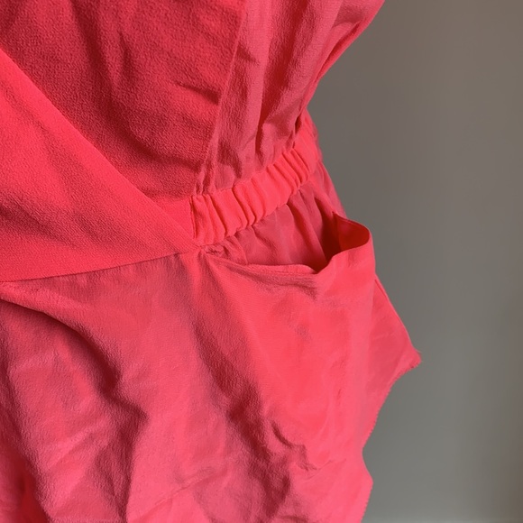 🌈 3/$20 Wilfred pink silk wrap style top with pockets - Picture 4 of 7